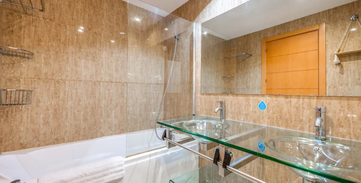 Sale of ground floor apartment in Estepona 19