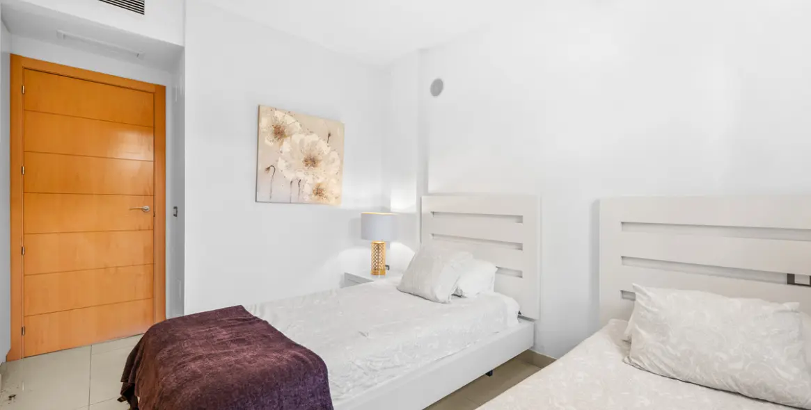 Sale of ground floor apartment in Estepona 20