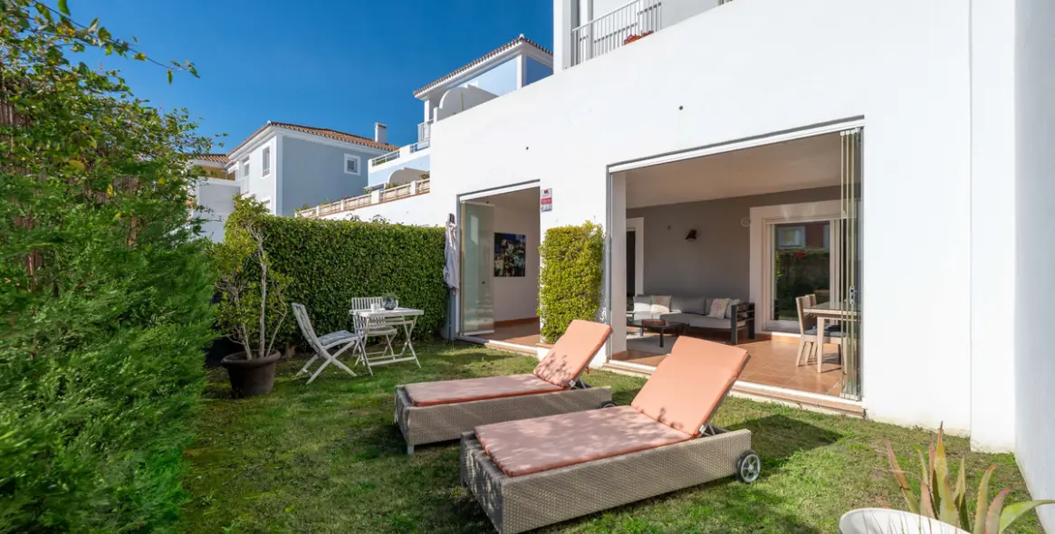 Продажа апартаментов на первом этаже в Estepona 1