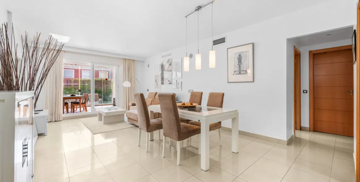 Продажа апартаментов на первом этаже в Estepona 4