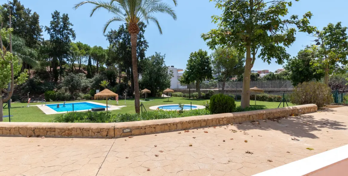 Sale of ground floor apartment in Torrequebrada 6