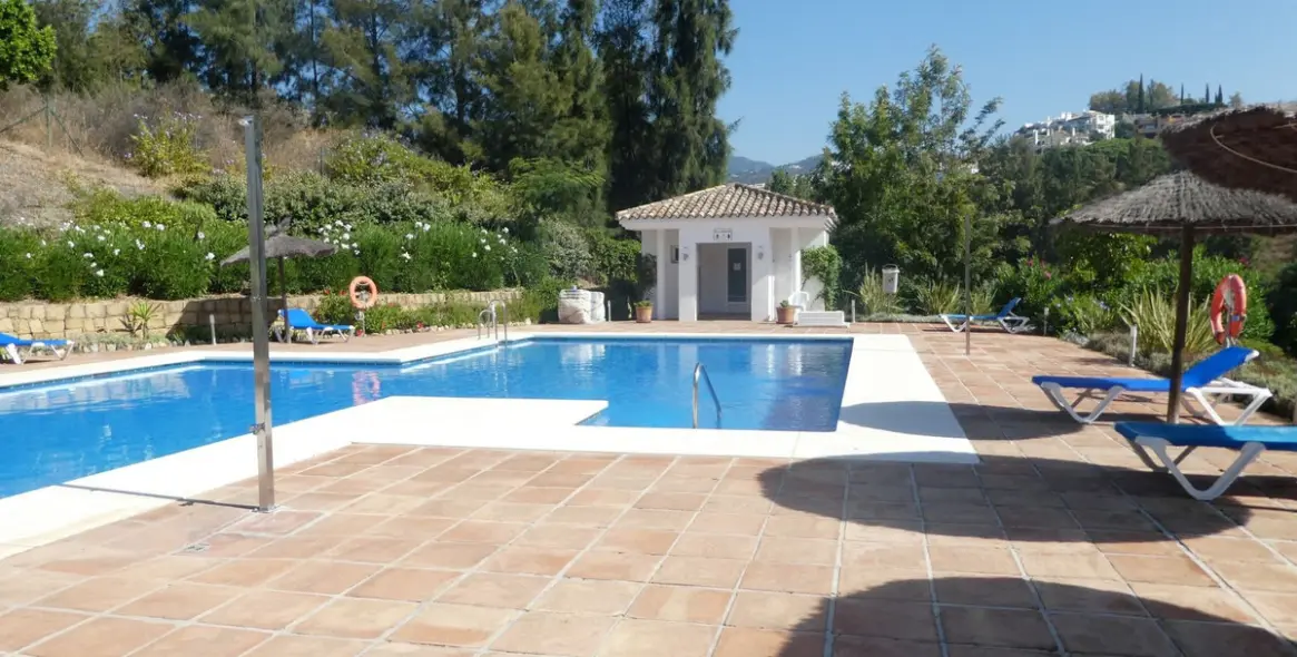 Sale of middle floor apartment in Los Arqueros 4