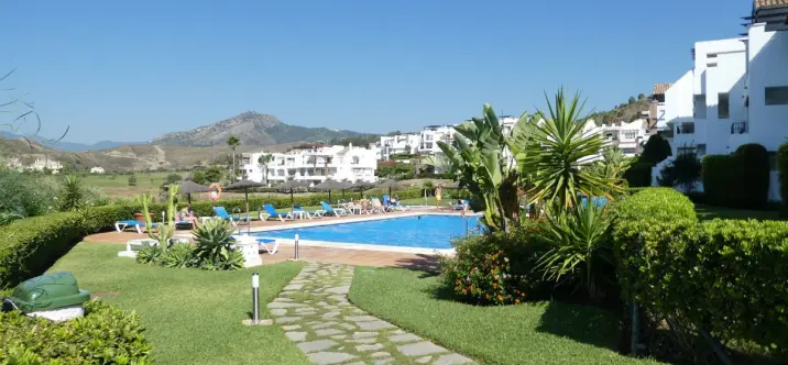 Sale of middle floor apartment in Los Arqueros 4