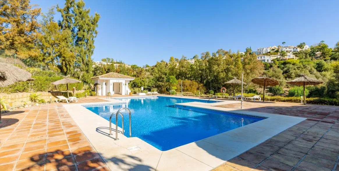 Sale of middle floor apartment in Los Arqueros 9