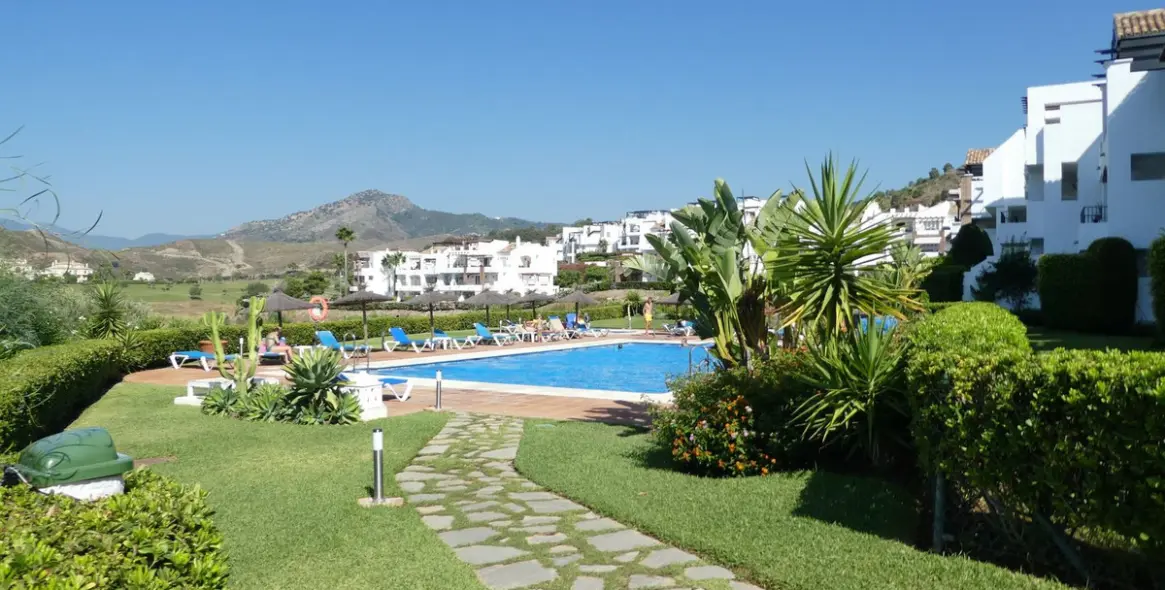 Sale of middle floor apartment in Los Arqueros 12