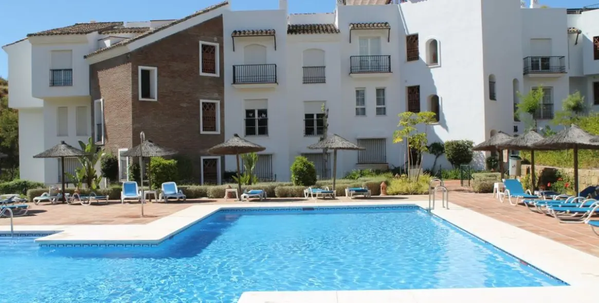 Sale of middle floor apartment in Los Arqueros 13