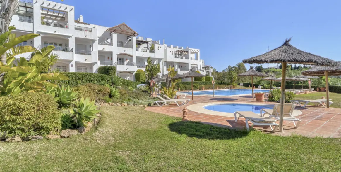 Sale of middle floor apartment in Los Arqueros 15