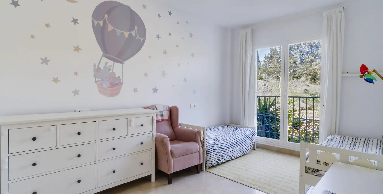 Sale of middle floor apartment in Los Arqueros 8