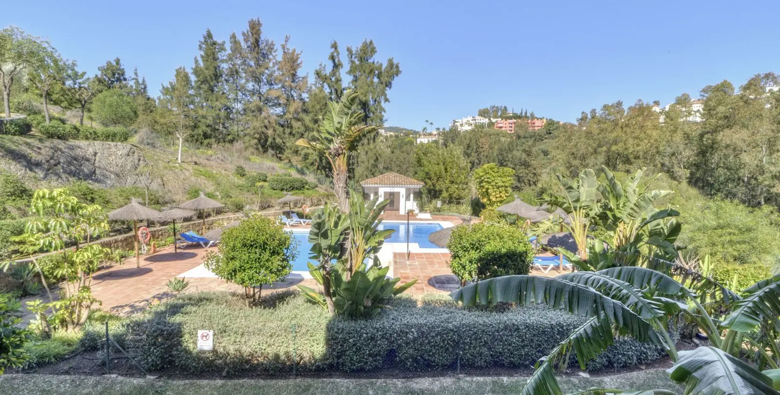 Sale of middle floor apartment in Los Arqueros 9