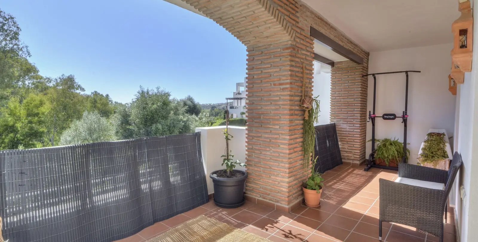 Sale of middle floor apartment in Los Arqueros 11