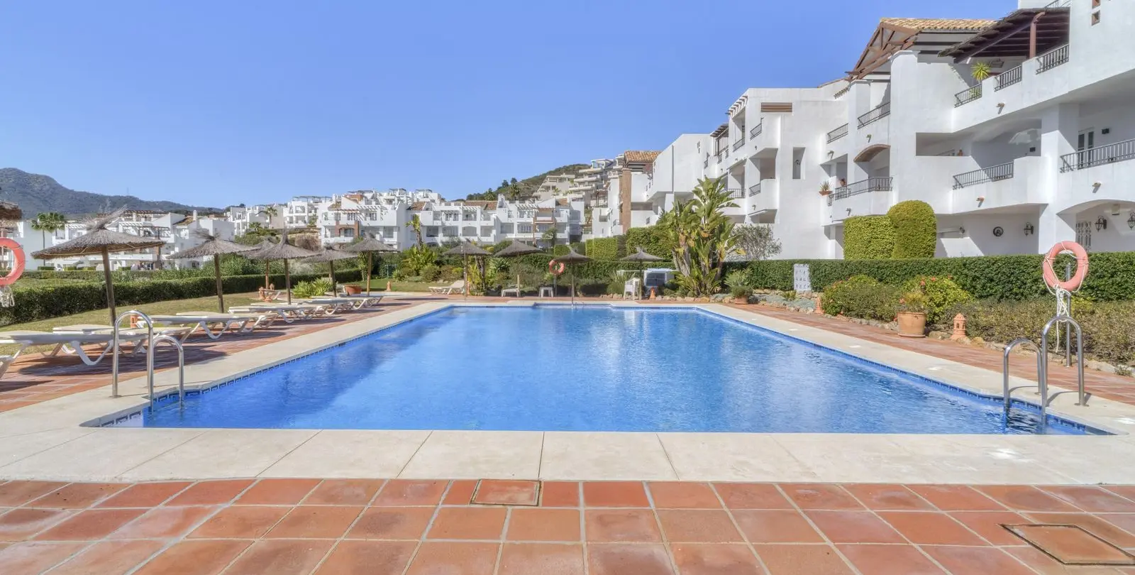 Sale of middle floor apartment in Los Arqueros 12