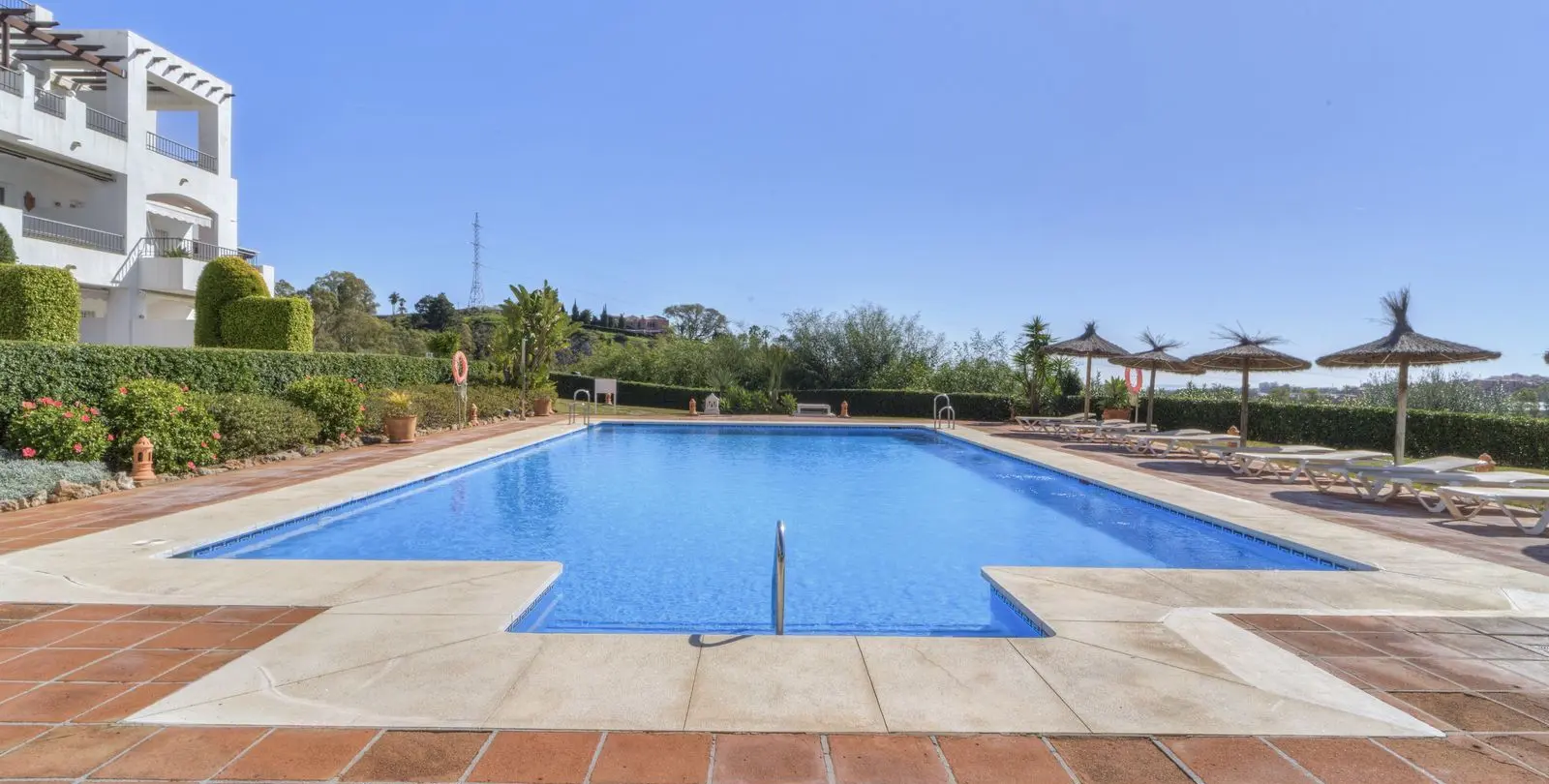Sale of middle floor apartment in Los Arqueros 13