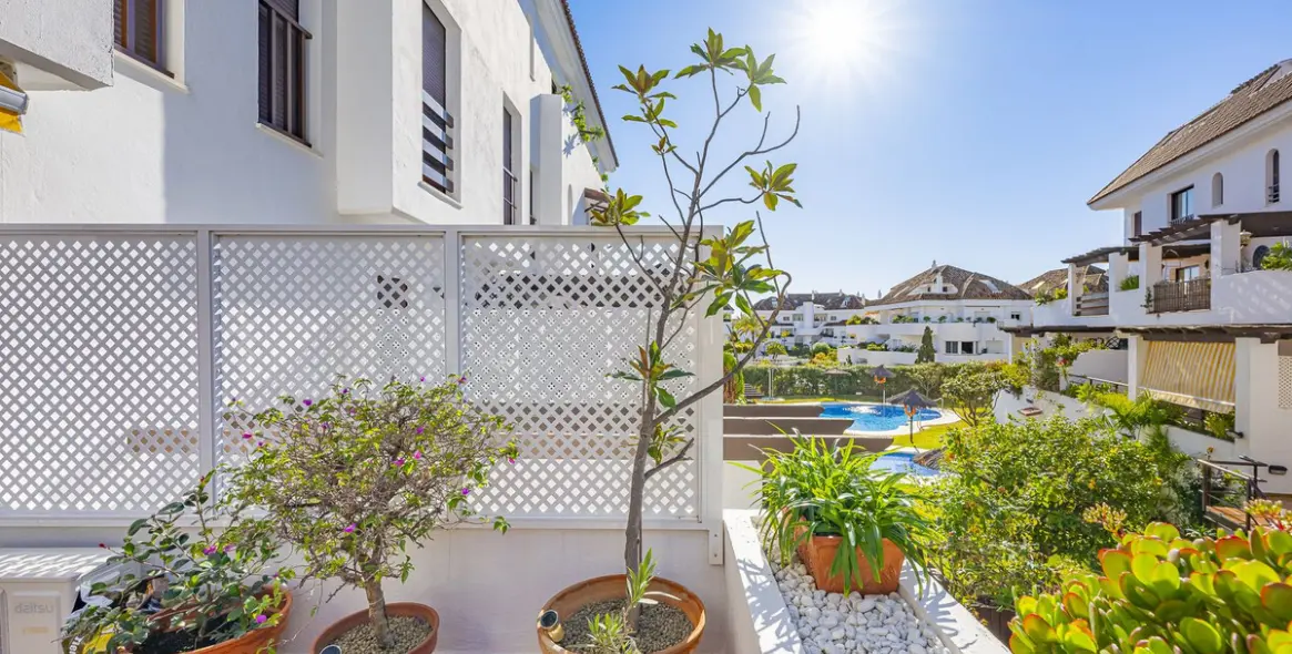 Долгосрочная аренда апартаментов на среднем этаже в The Golden Mile 3