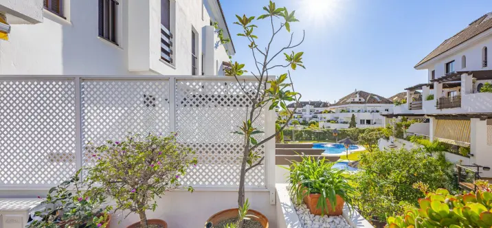 Alquiler a largo plazo de apartamento en planta media en The Golden Mile 2