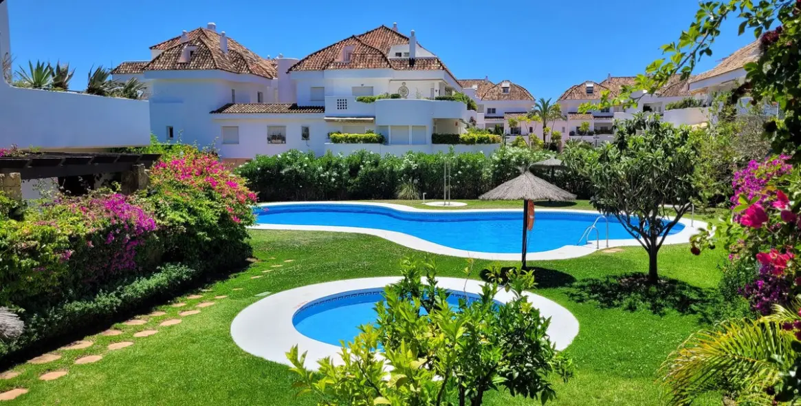 Долгосрочная аренда апартаментов на среднем этаже в The Golden Mile 4