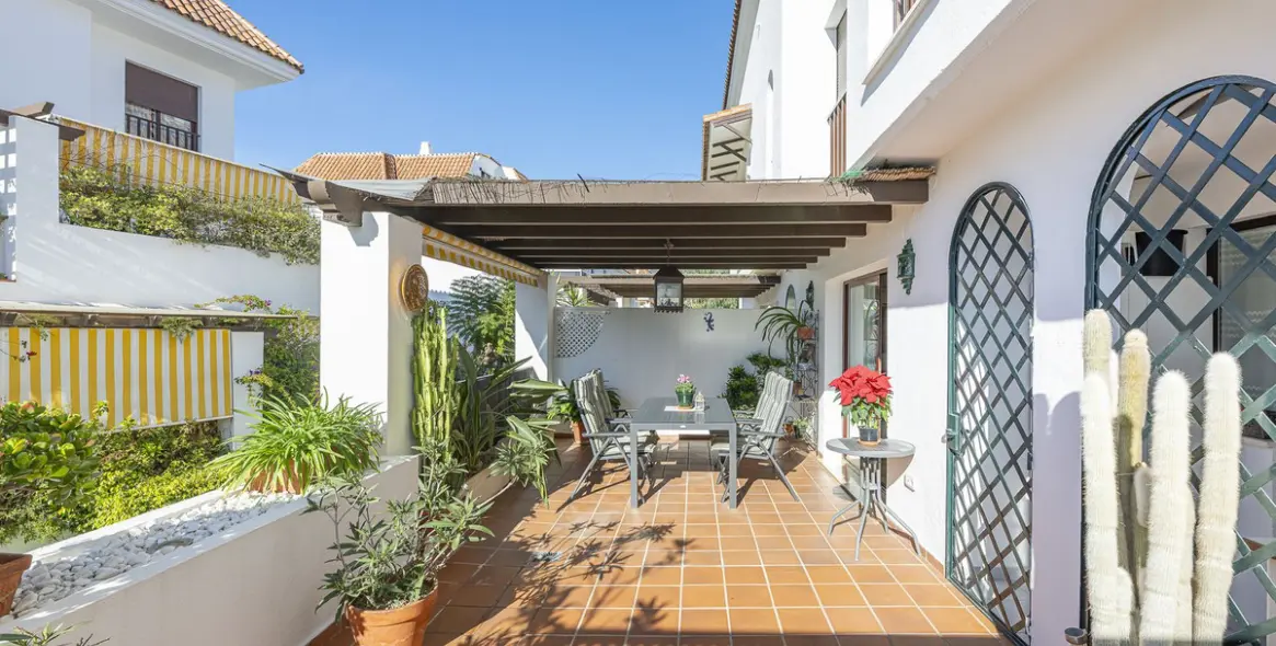 Долгосрочная аренда апартаментов на среднем этаже в The Golden Mile 6