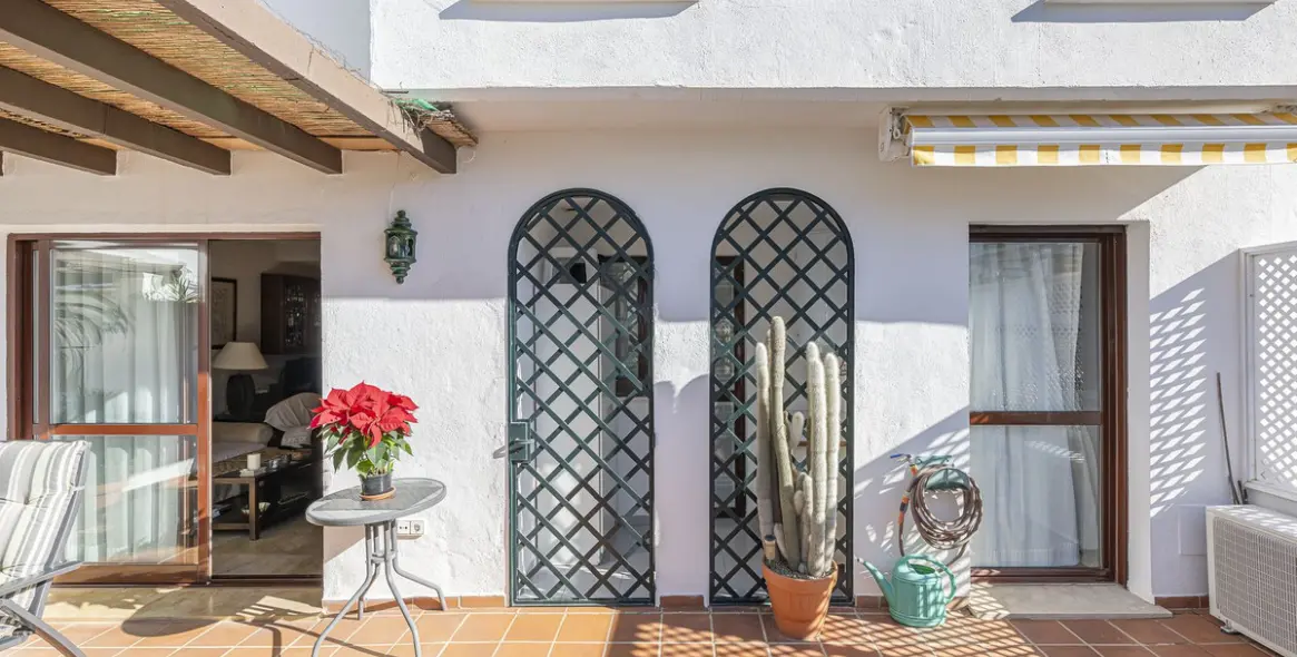 Долгосрочная аренда апартаментов на среднем этаже в The Golden Mile 7