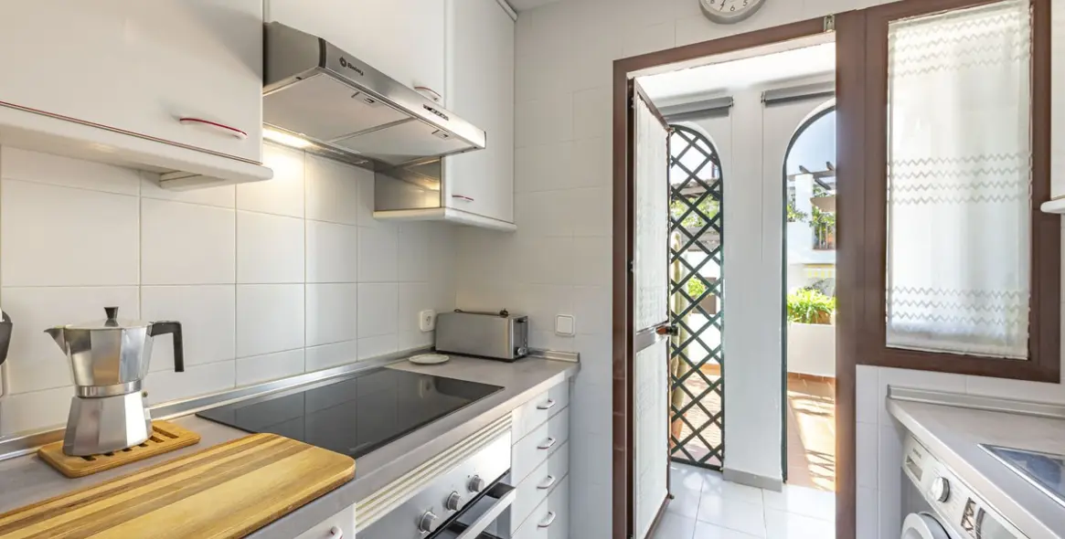 Долгосрочная аренда апартаментов на среднем этаже в The Golden Mile 8