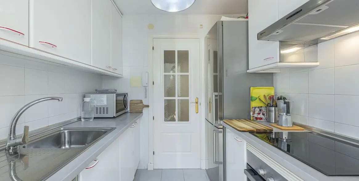 Долгосрочная аренда апартаментов на среднем этаже в The Golden Mile 10