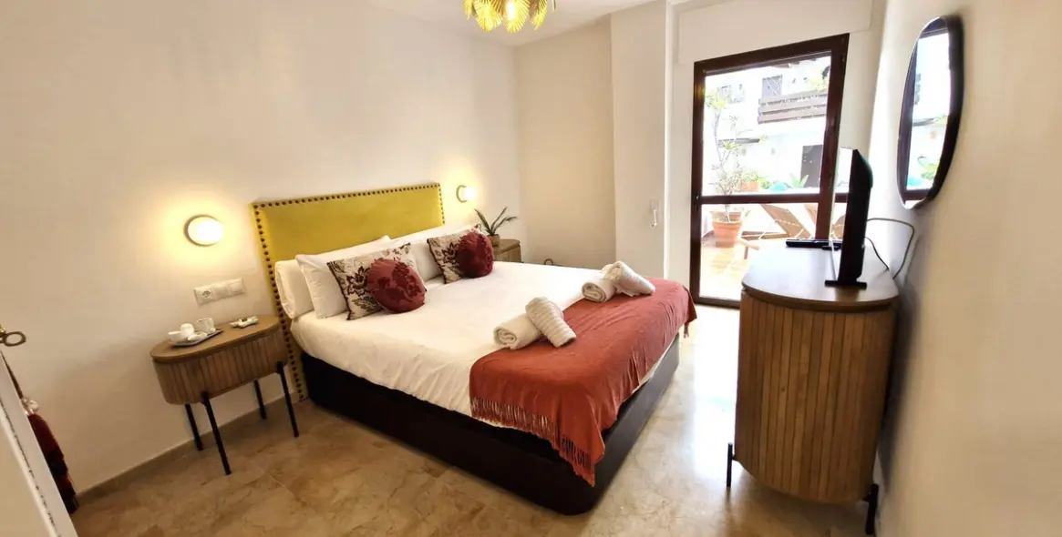 Долгосрочная аренда апартаментов на среднем этаже в The Golden Mile 13