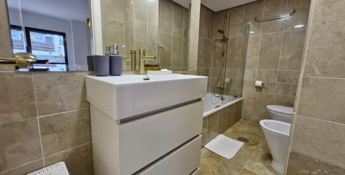 Долгосрочная аренда апартаментов на среднем этаже в The Golden Mile 14