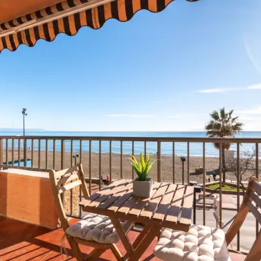 Sale of middle floor apartment in Fuengirola