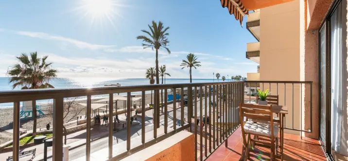 Sale of middle floor apartment in Fuengirola 1