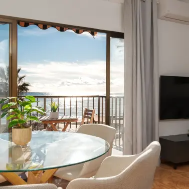 Sale of middle floor apartment in Fuengirola