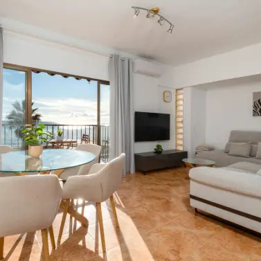 Sale of middle floor apartment in Fuengirola
