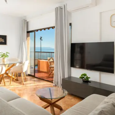 Sale of middle floor apartment in Fuengirola