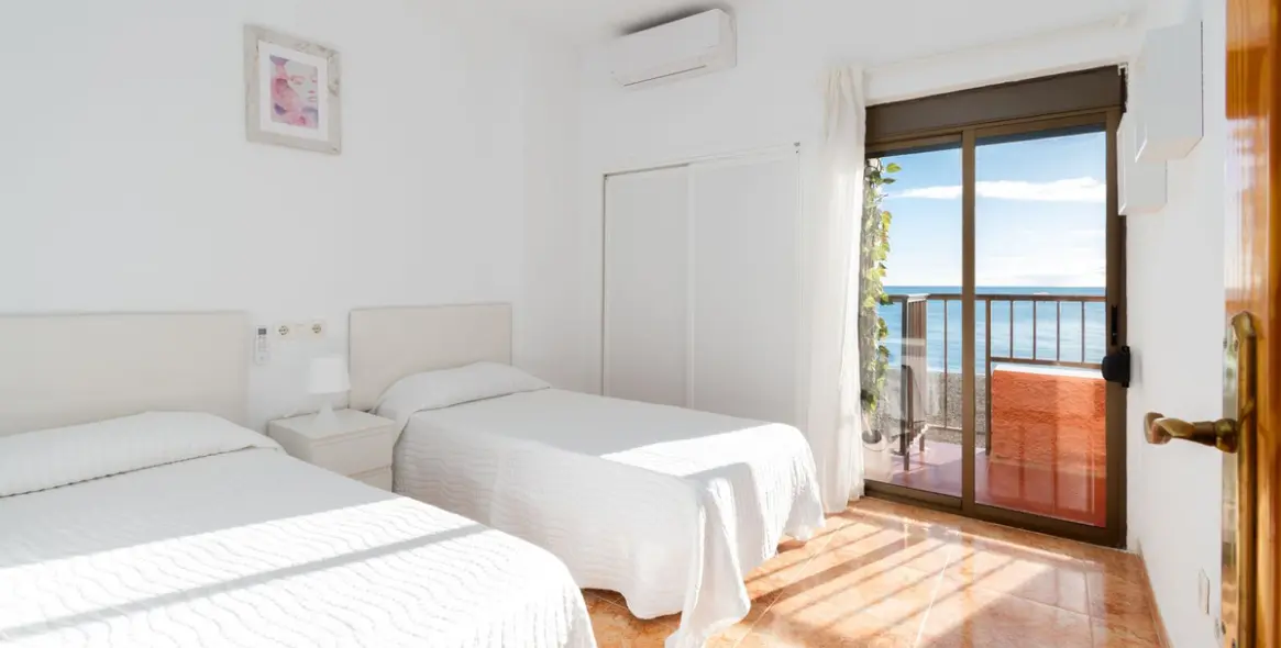 Sale of middle floor apartment in Fuengirola 7