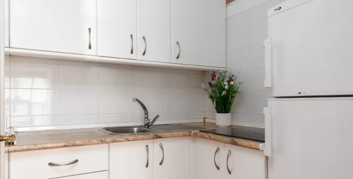 Sale of middle floor apartment in Fuengirola 11