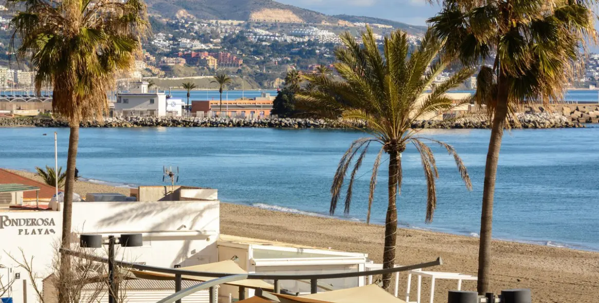 Sale of middle floor apartment in Fuengirola 13