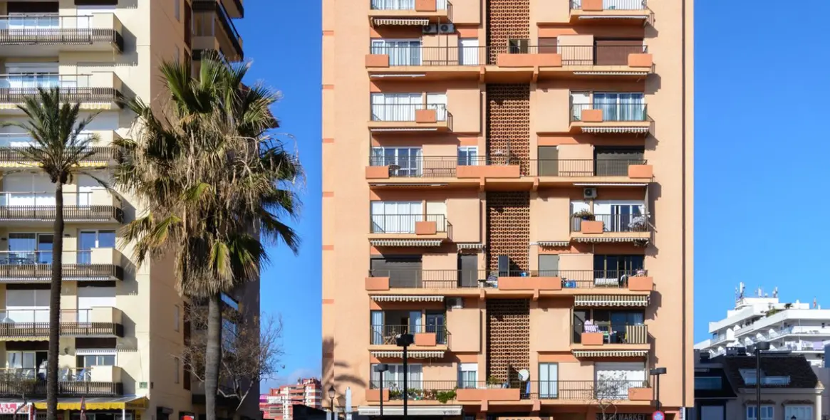 Sale of middle floor apartment in Fuengirola 14