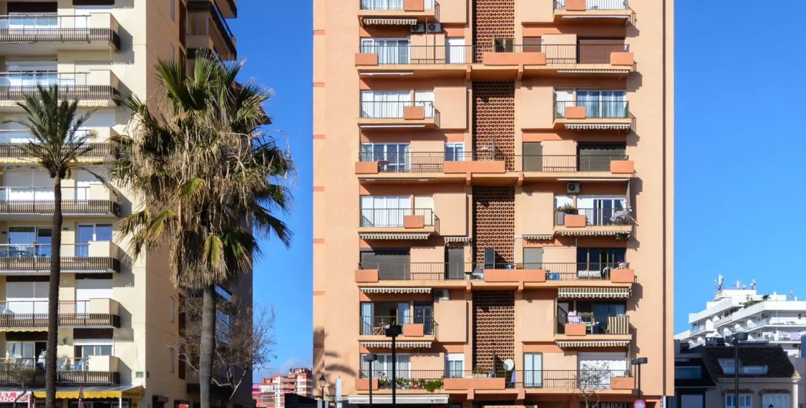 Sale of middle floor apartment in Fuengirola 14