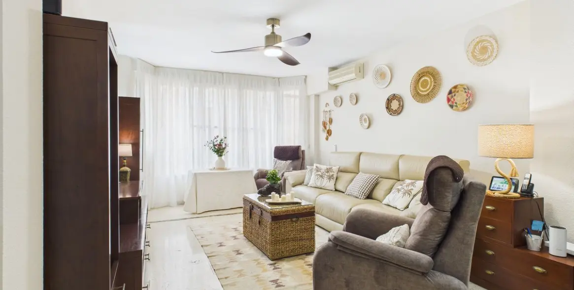 Sale of middle floor apartment in Estepona 2