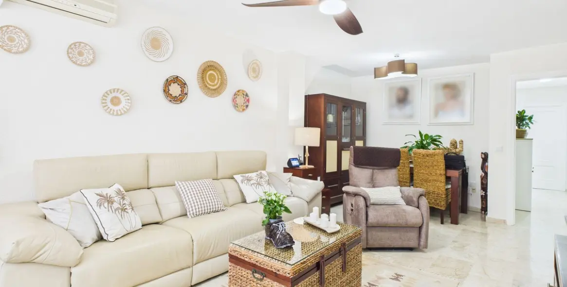 Sale of middle floor apartment in Estepona 3