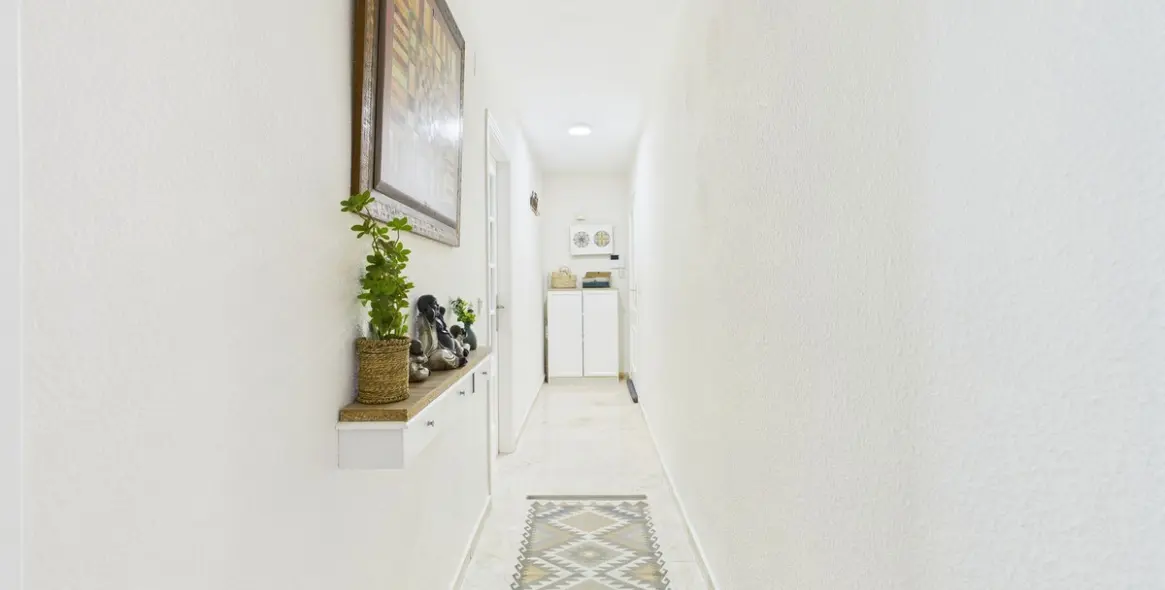 Sale of middle floor apartment in Estepona 4