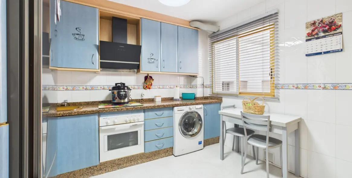 Sale of middle floor apartment in Estepona 5