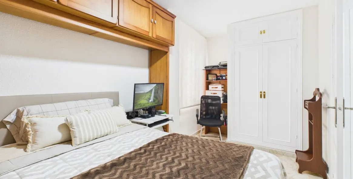 Sale of middle floor apartment in Estepona 10