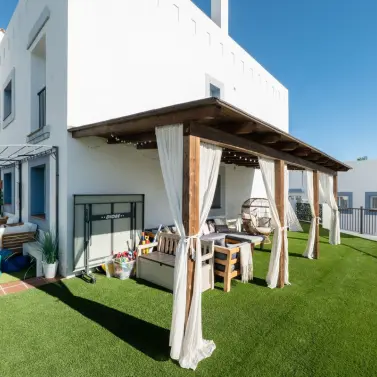 Sale of ground floor apartment in El Paraiso