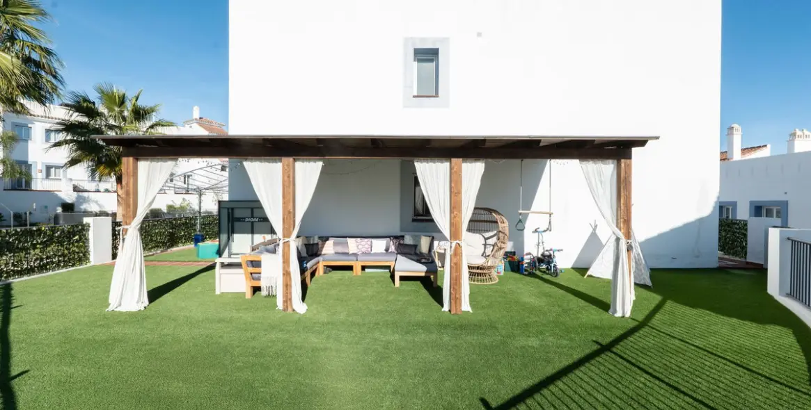 Sale of ground floor apartment in El Paraiso 3