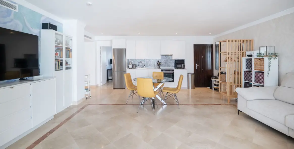 Sale of ground floor apartment in El Paraiso 11