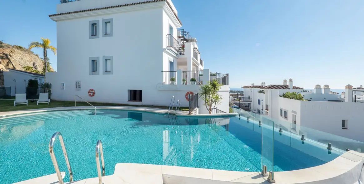 Продажа апартаментов на первом этаже в El Paraiso 37