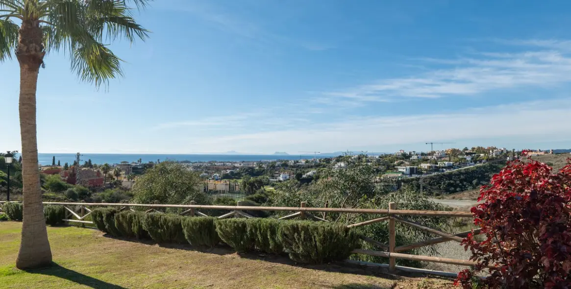 Продажа апартаментов на первом этаже в El Paraiso 41