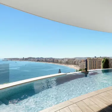 Продажа апартаментов на среднем этаже в Carvajal