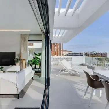 Продажа апартаментов на среднем этаже в Estepona