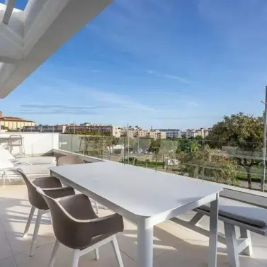 Продажа апартаментов на среднем этаже в Estepona