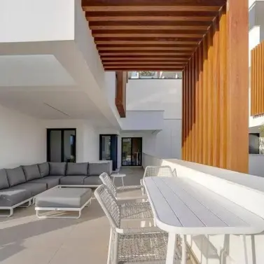 Продажа апартаментов на среднем этаже в Estepona