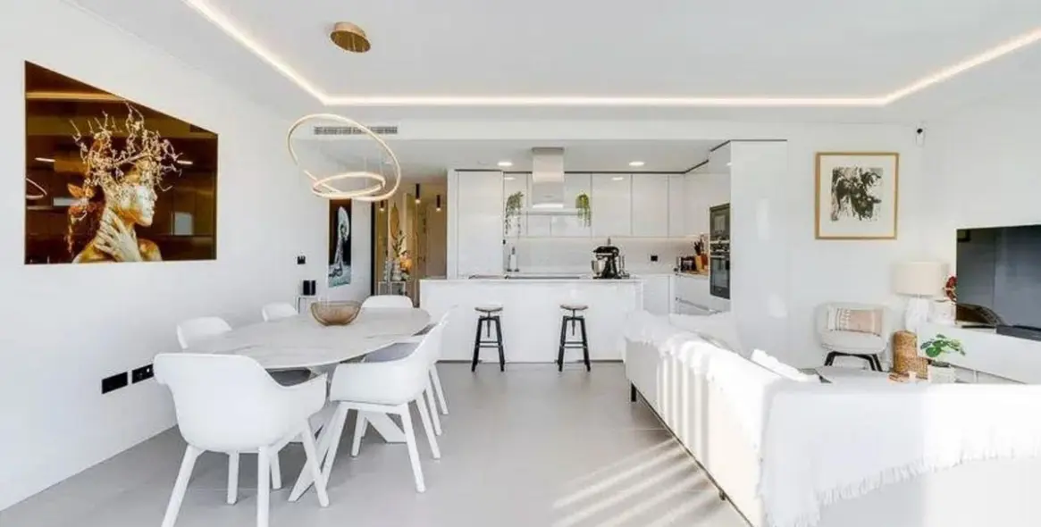 Sale of middle floor apartment in Estepona 4